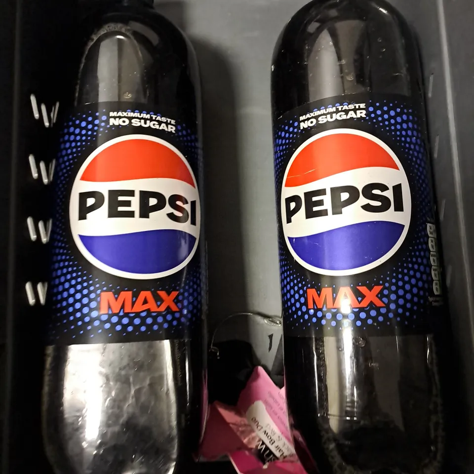 TOTE OF APPROXIMATELY 6 PEPSI MAX 2L