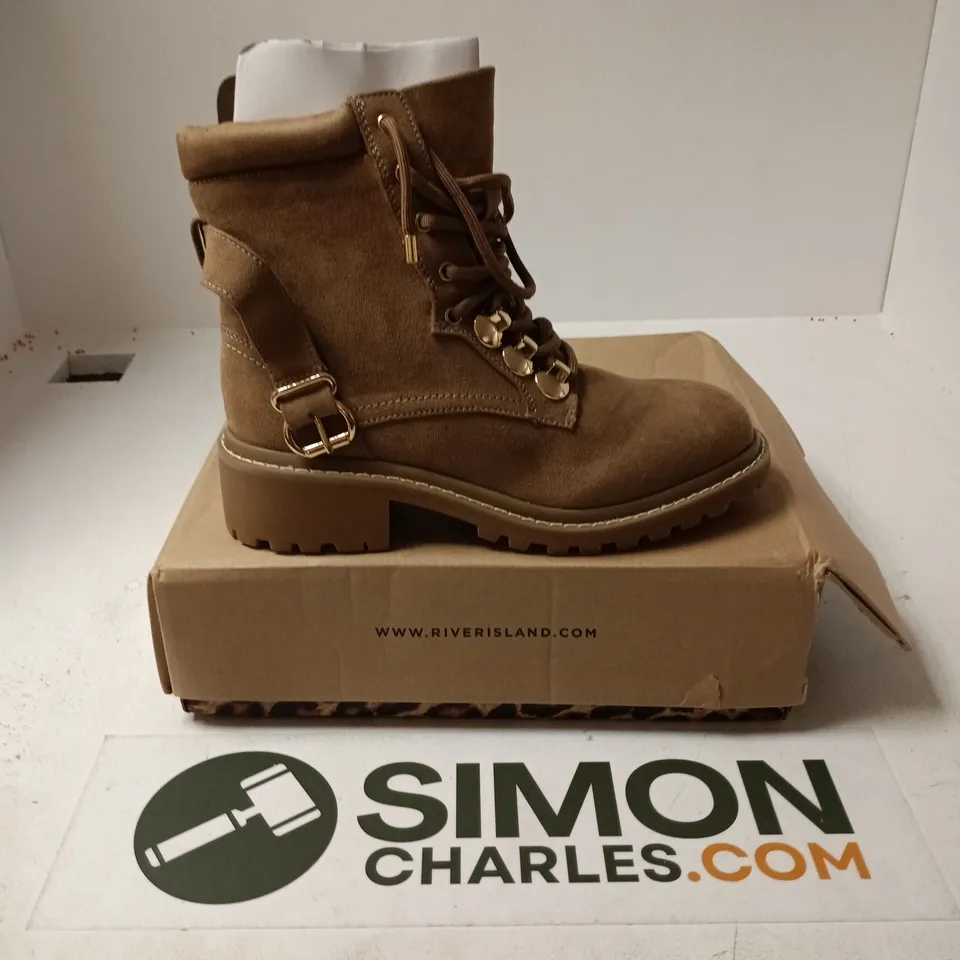 BOXED PAIR OF RIVER ISLAND WAFFLE BOOTS IN BEIGE - UK 8