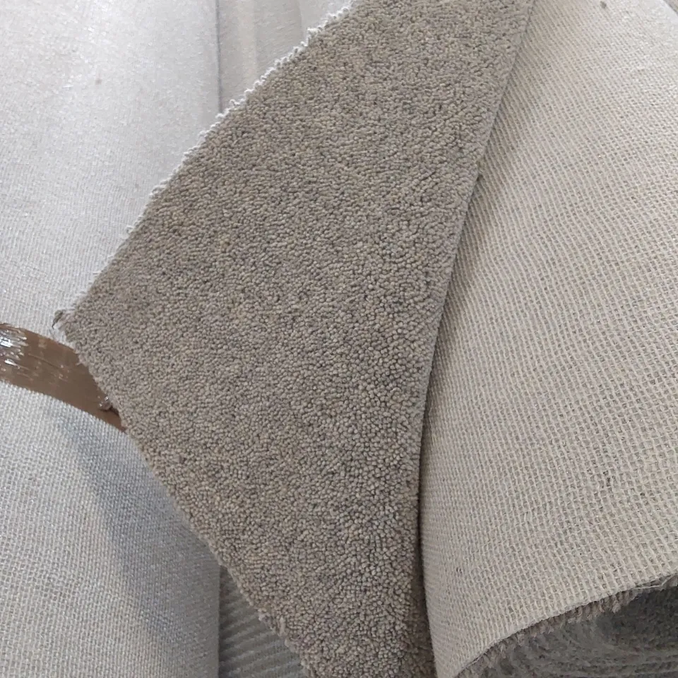 ROLL OF QUALITY LINGDALE AYSGARTH CARPET // SIZE: APPROX 5 X 6.23m