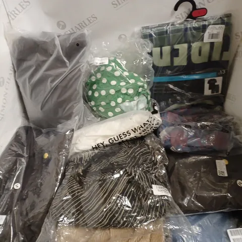LARGE BOX OF APPROXIMATELY 40 ASSORTED CLOTHING ITEMS TO INCLUDE: MATALAN, ASOS & H&M IN VARIOUS COLOURS & SIZES