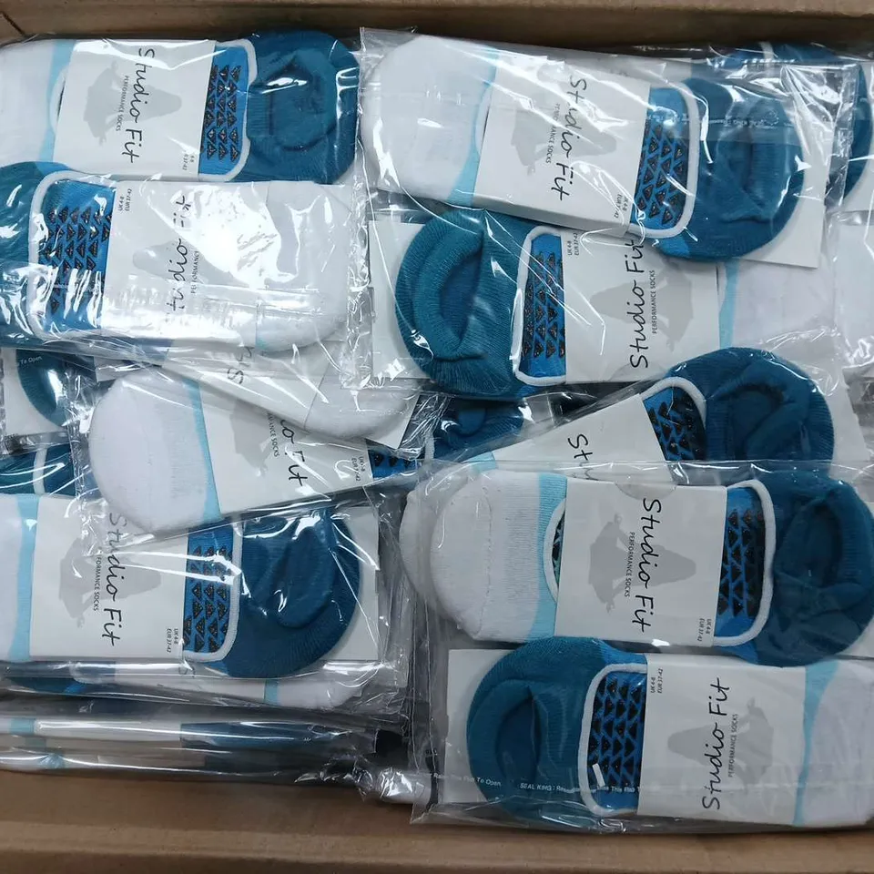 APPROXIMATELY 50 PACKS OF STUDIO FIT PERFORMANCE SOCKS (UK 4-8)