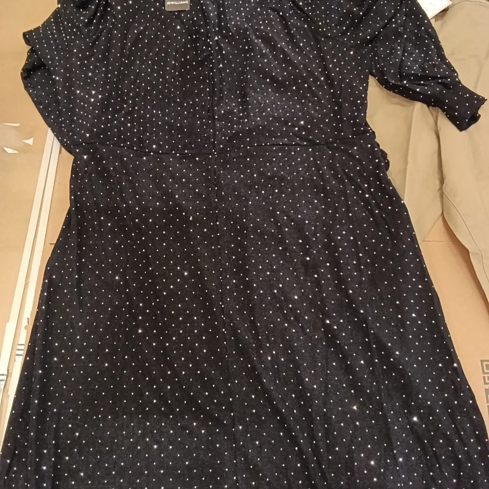 PALLET OF BRAND NEW WOMENS QUALITY DESIGNER CLOTHES APPROXIMATELY 150 TO INCLUDE; JACKETS, PANTS, DRESSES ETC