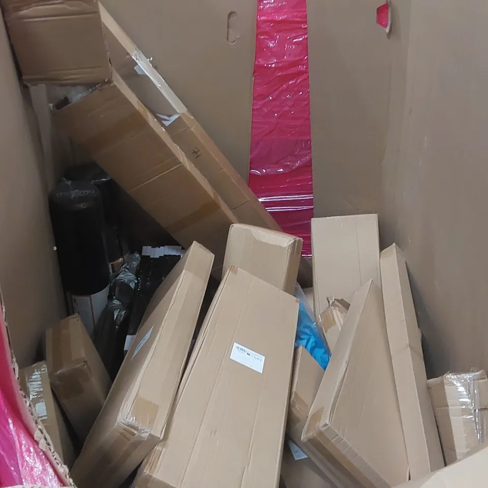 PALLET OF ASSORTED ITEMS INCLUDING: NAVARIS BATHTUB TRAYS, FOAM ROLLERS, MEMORY FOAM WEDGE PILLOW, STANLEY TOOL BOX, RUG ECT