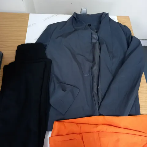 LOT OF ASSORTED CLOTHING ITEMS AND ACCESSORIES TO INCLUDE; T-SHIRTS, JUMPERS ETC