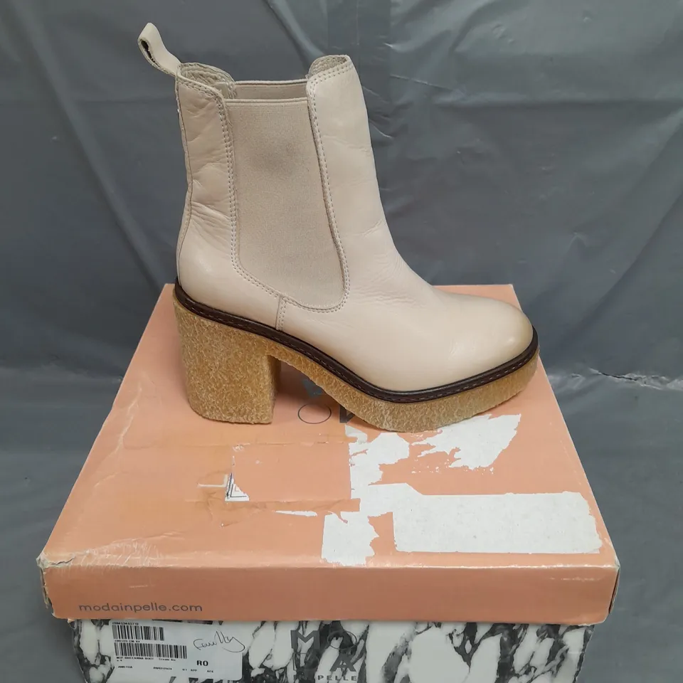 BOXED PAIR OF MODA BREEANNA CREAM BOOTS - SIZE UNSPECIFIED 