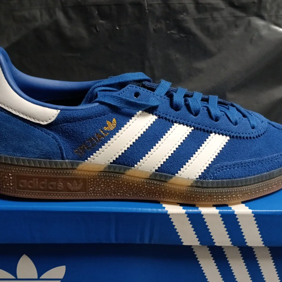 BOXED PAIR OF ADIDAS HANDBALL SPEZIAL BLUE SNEAKERS – UK 3.5 