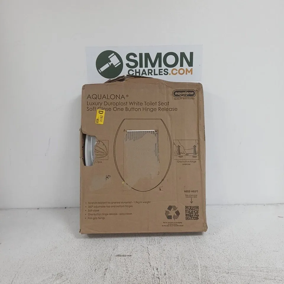 AQUALONA LUXURY DUROPLAST WHITE TOILET SEAT – SOFT-CLOSE, ONE-BUTTON HINGE RELEASE (BOXED)