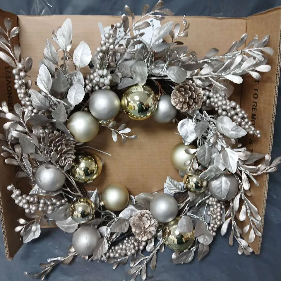 BOXED CHAMPAGNE GOLD PRE-LIT CHRISTMAS WREATH 