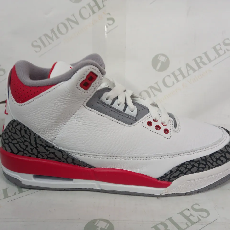 BOXED PAIR OF NIKE AIR JORDAN 3 RETRO SHOES IN WHITE/RED UK SIZE 5.5