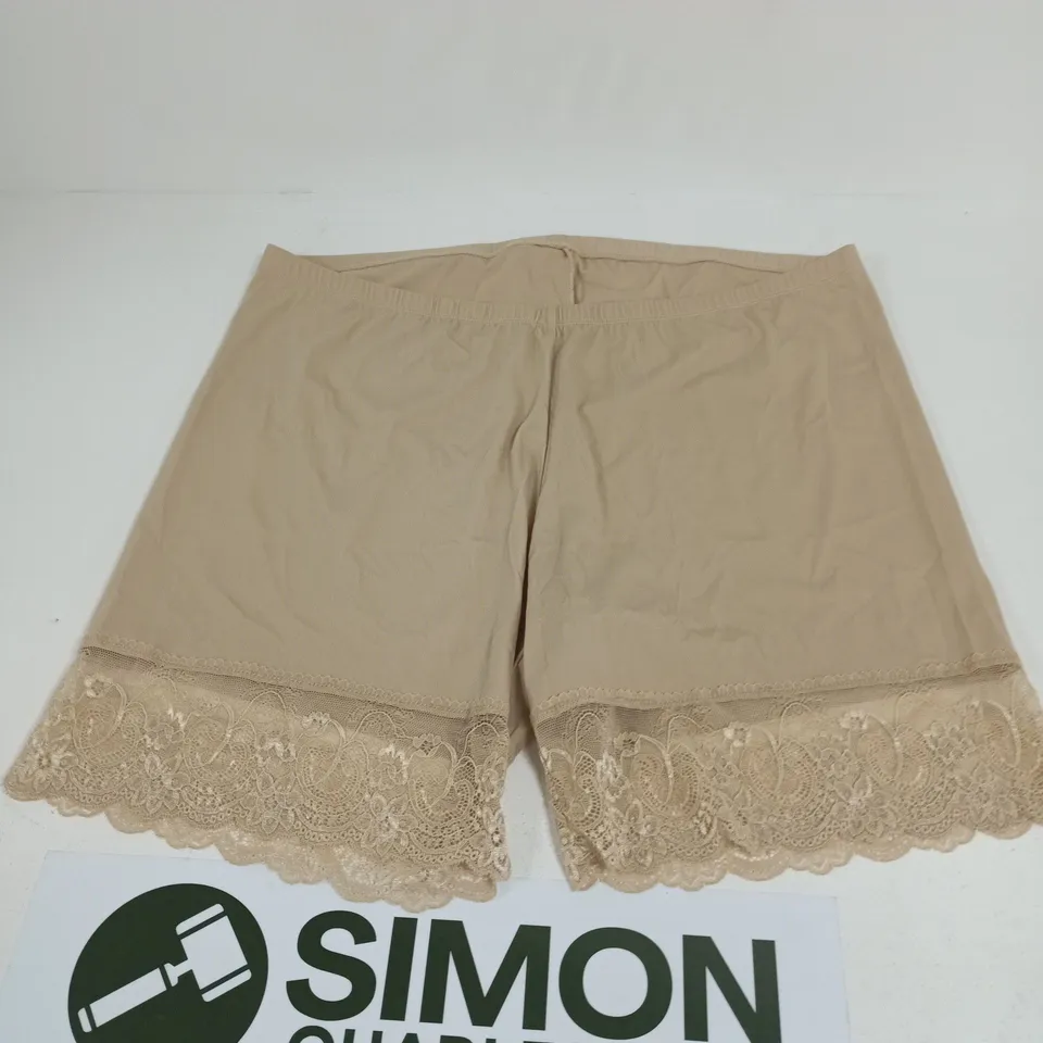 LADIES BEIGE SHORTS WITH A LACE TRIM SIZE 26