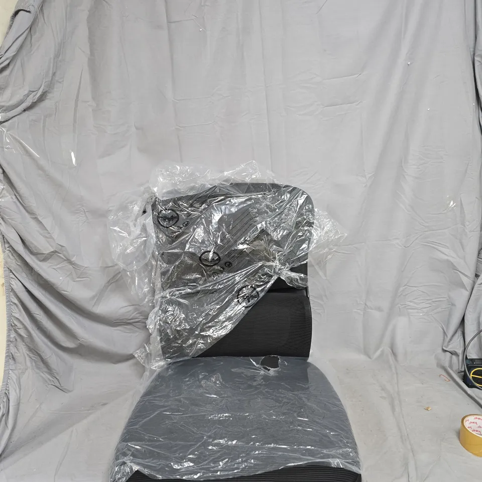 BOXED OFFICE CHAIR BLACK