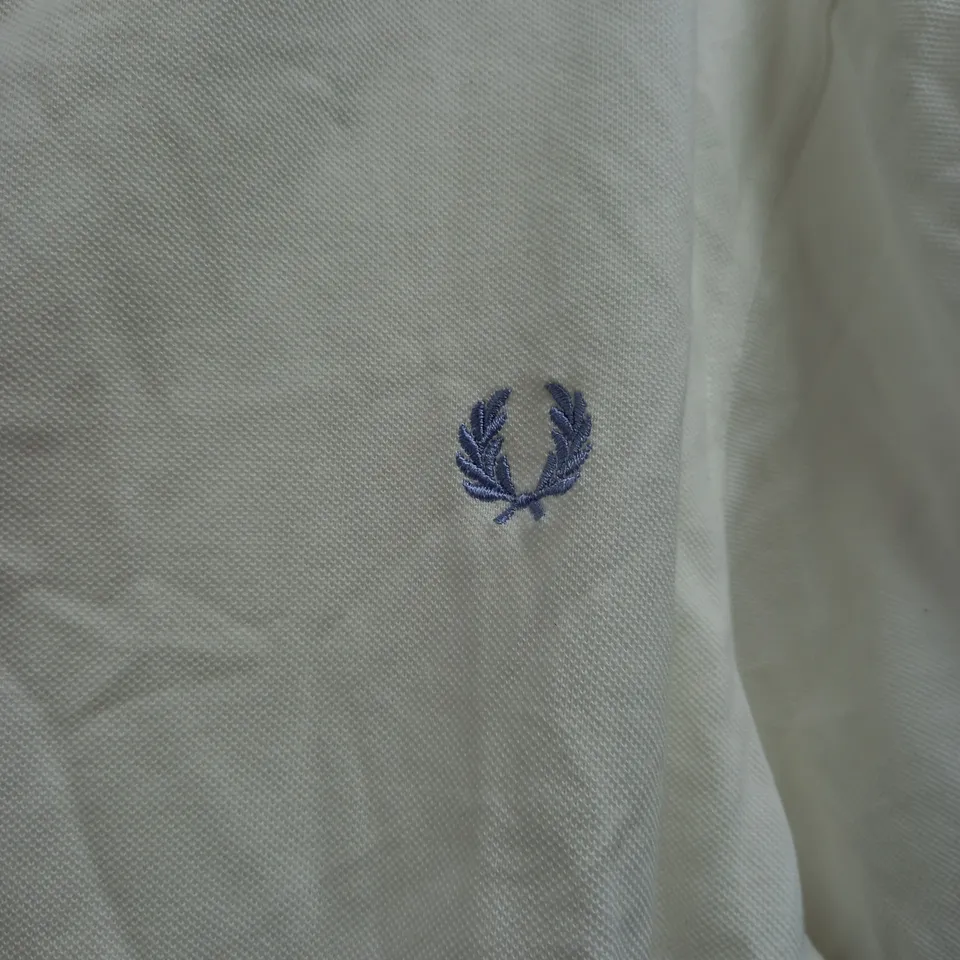 FRED PERRY CONTRAST RIB POLO SIRT IN WHITE - XXL