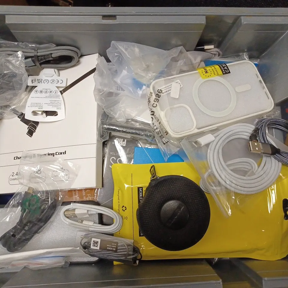 BOX OF APPROX 15 ITEMS INCLUDING ASSORTED PHONE CASES, SCREEN PROTECTORS AND CHARGING CABLES FOR VARIOUS MODELS