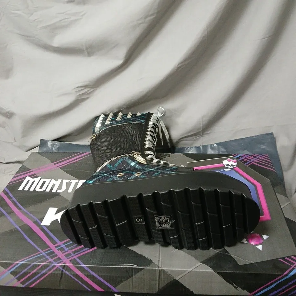 KOI MONSTER HIGH FRANKIE STEIN GREEN CHECK BOOTS BOXED SIZE 8