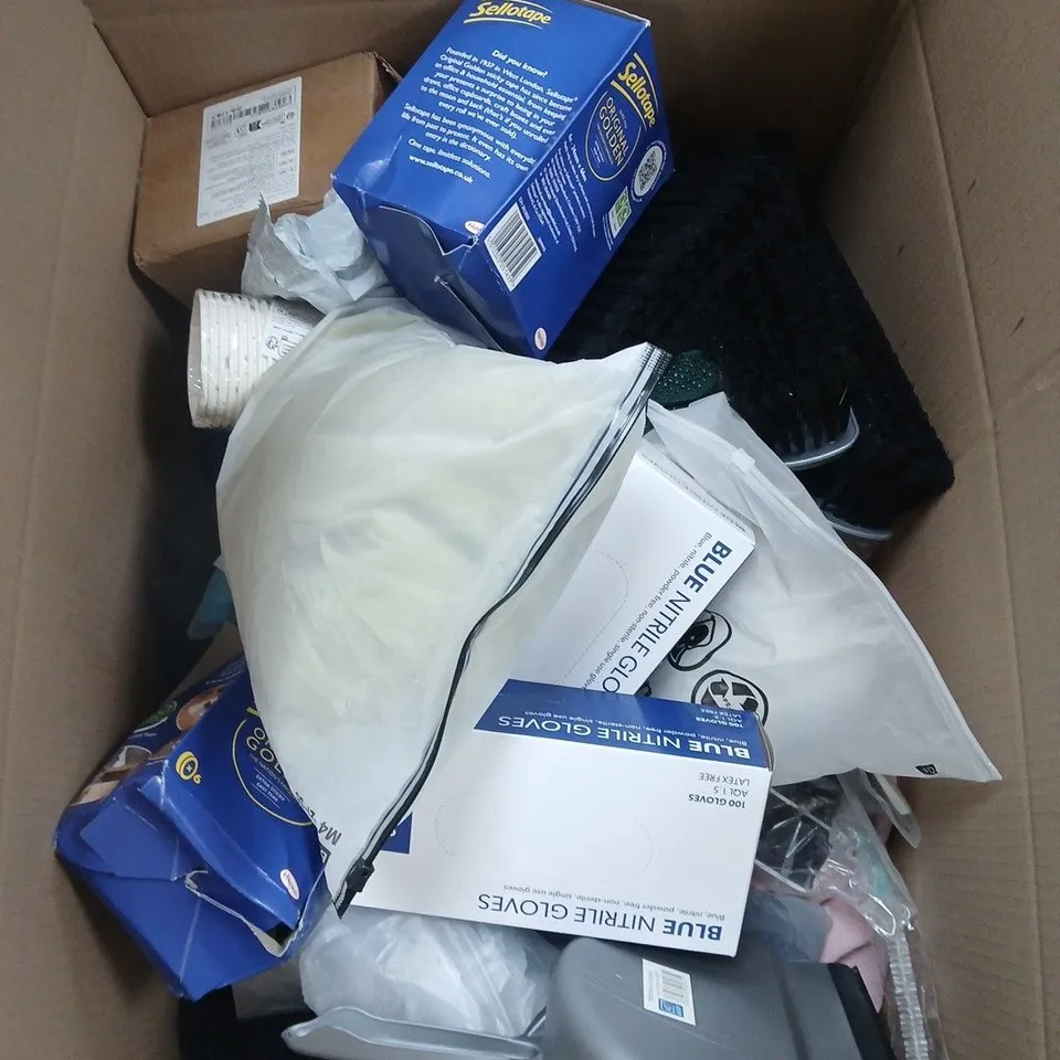 BOX OF APPROXIMATELY 10 ASSORTED ITEMS INCLUDING BLUE NITRILE GLOVES, A BRUSH HEAD AND SOME GLOVES