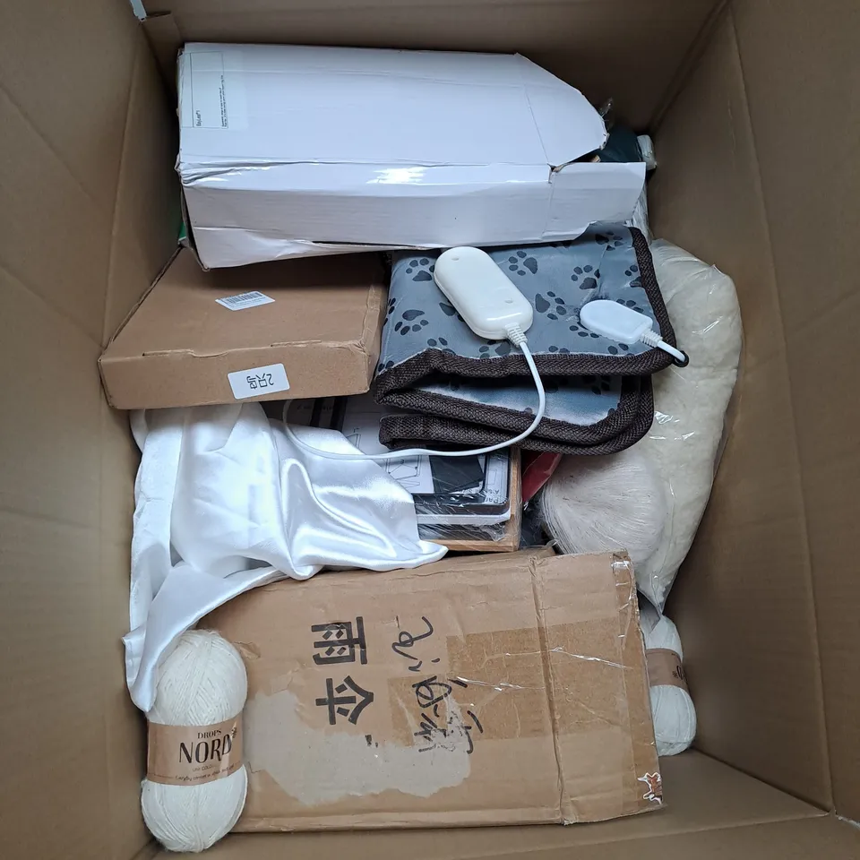 LARGE BOX OF ASSORTED HOUSEHOLD ITEMS TO INCLUDE CARBON FITTER, ELECTRIC AIR PUMP AND OFFICE CHAIR COVER