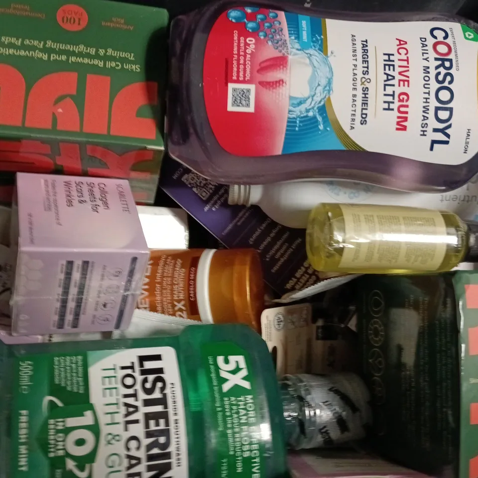 APPROXIMATELY 20 ASSORTED COSMETIC ITEMS TO INCLUDE CORSODYL, VAGISIL, ETC - COLLECTION ONLY