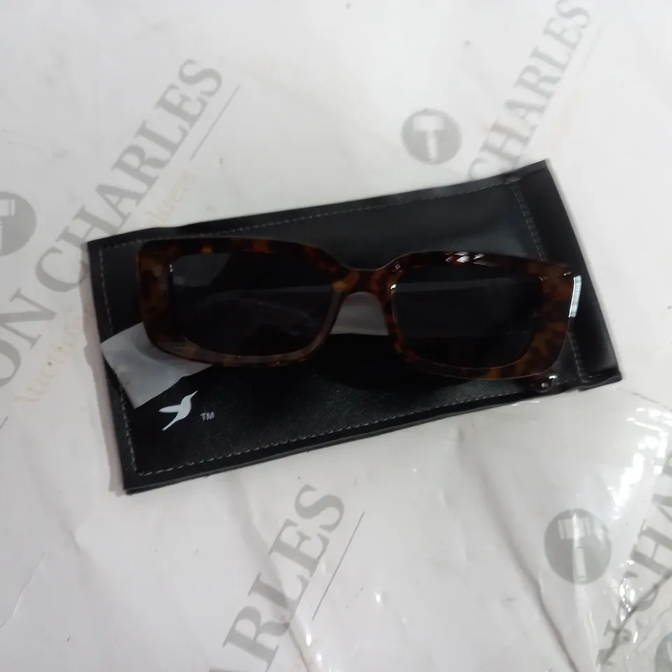 BOXED SQUARE SUNGLASSES IN TORTOISE SHELL