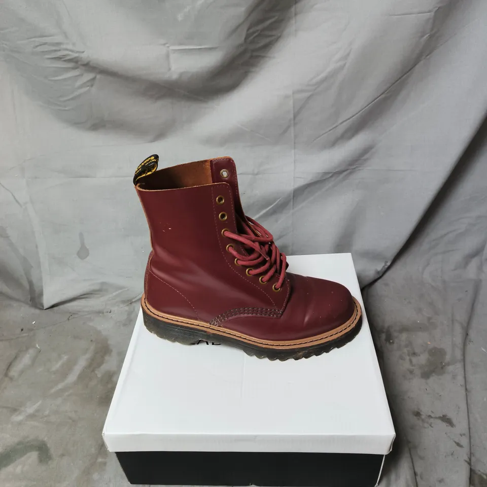 LADY GLORY BURGUNDY LEATHER BOOTS UK SIZE 5. USED