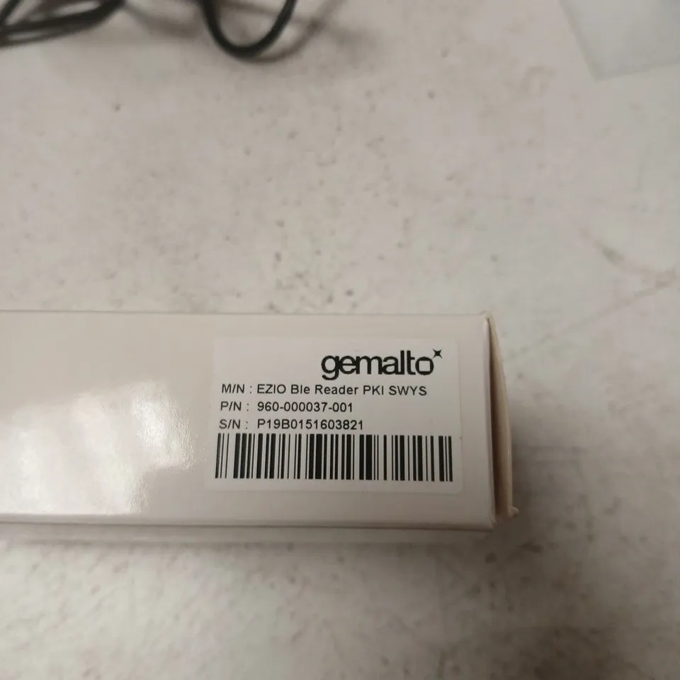 GEMALTO EZIO BLE READER PKI SWYS – USB CABLE INCLUDED
