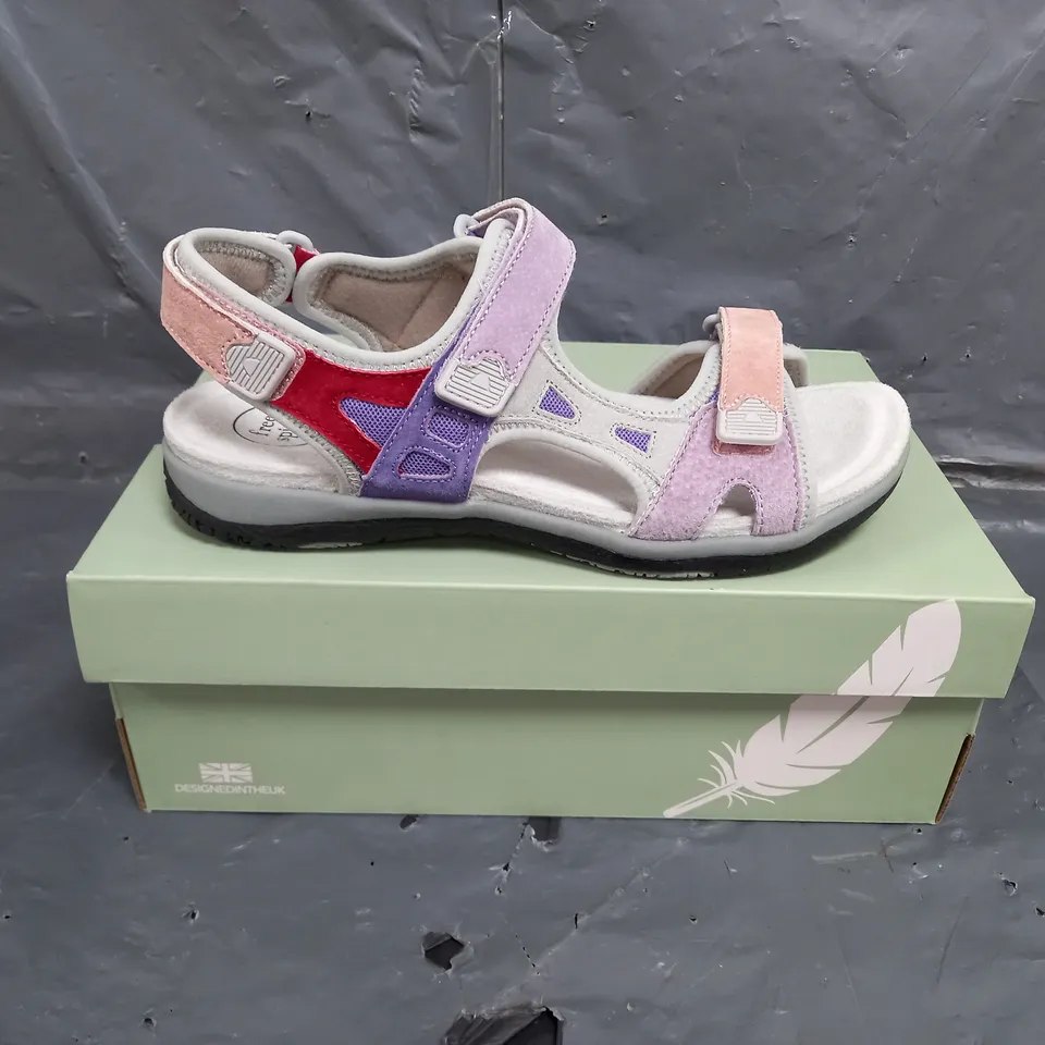 BOXED PAIR OF FREE SPIRIT ZEAL PURPLE MULTI SANDALS SIZE 6