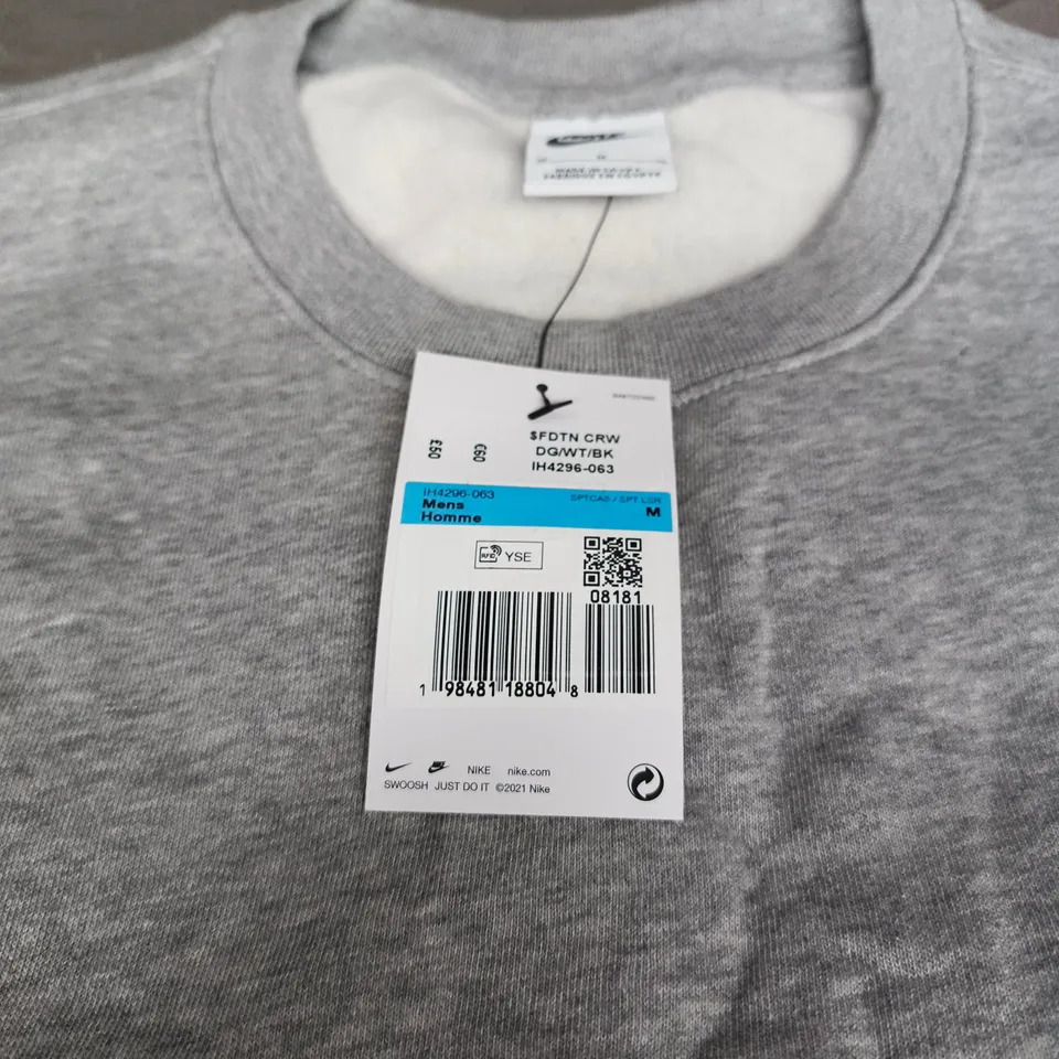 NIKE GREY CREWNECK SWEATSHIRT – MEN'S, SIZE M
