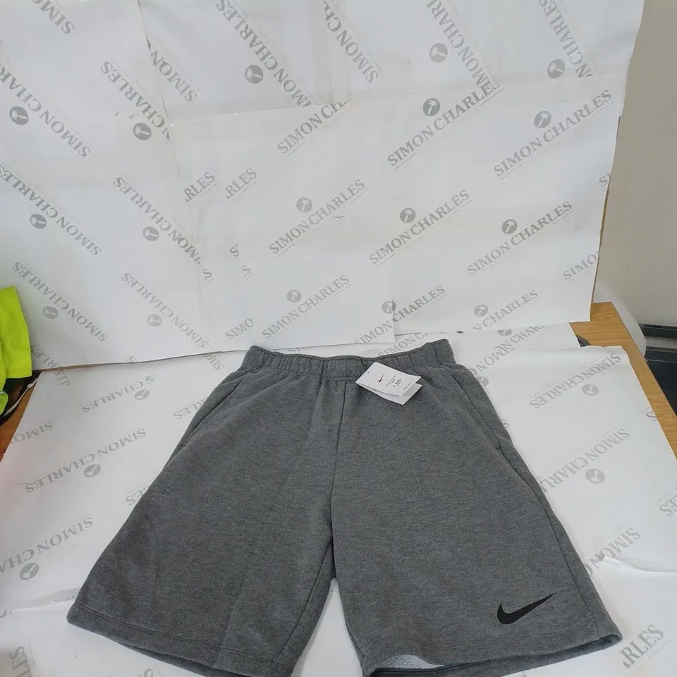 MENS GREY/BLACK NIKE SHORTS SIZE MEDIUM