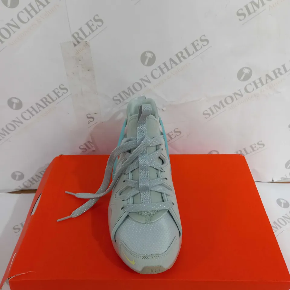 BOXED PAIR OF NIKE AIR HUARACHE CRAFT UK 5 