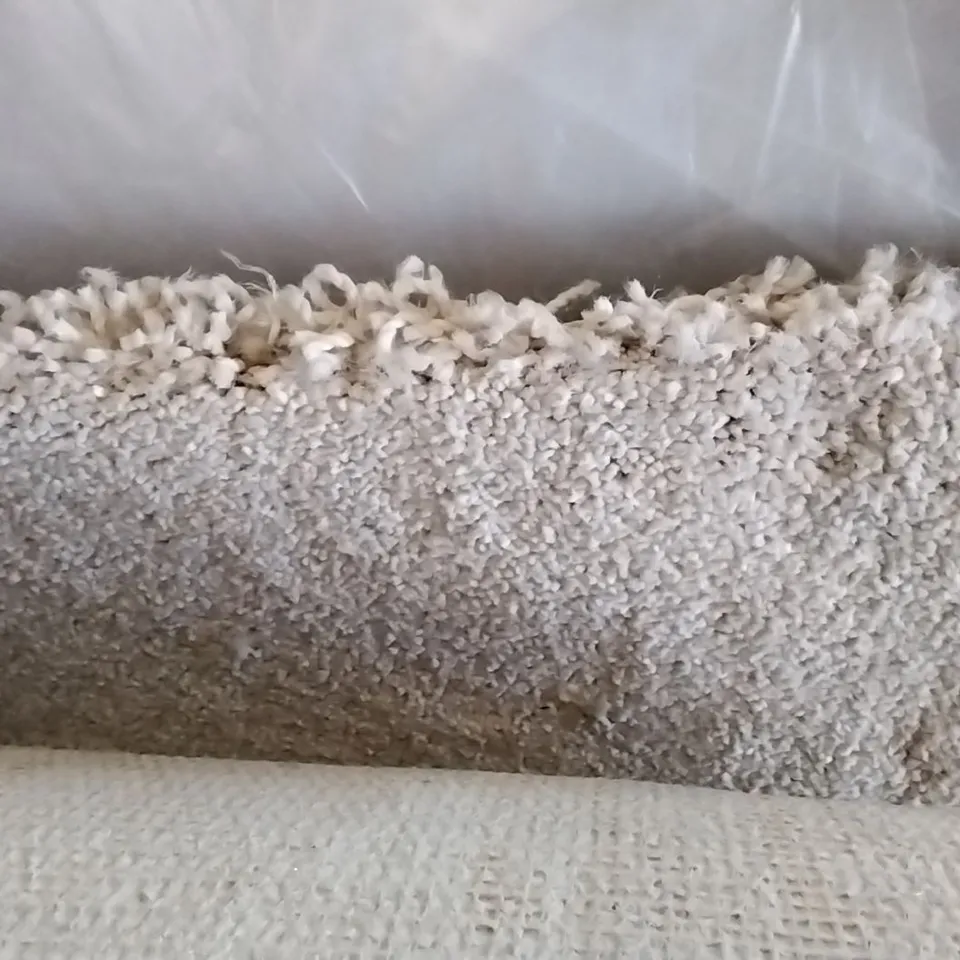 ROLL OF QUALITY PRIMO GARDEN CERAMIC CARPET APPROXIMATELY 