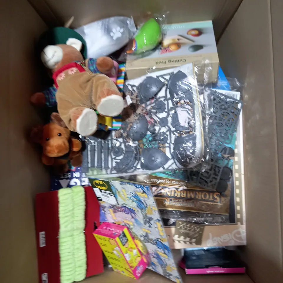 BOX OF ASSORTED TOYS TO INCLUDE TEDDIES, BOOKS, WRAPPING PAPER ETC 
