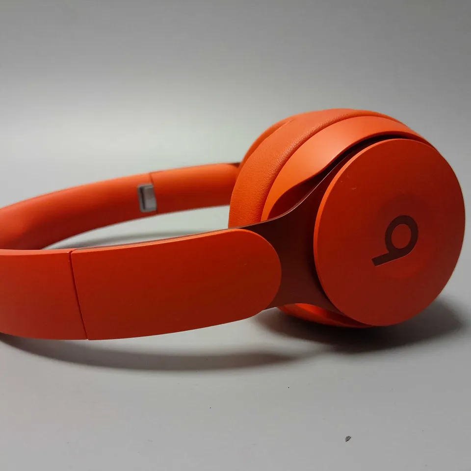 BEATS TRUE WIRELESS HEADPHONES - RED