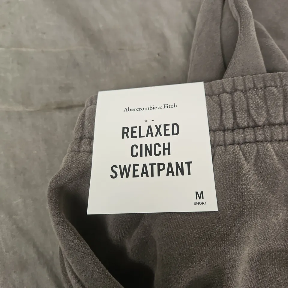 ABERCROMBIE & FITCH RELAXED CINCH SWEATPANT - GREY, SIZE M SHORT