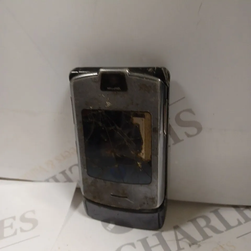 MOTOROLA RAZOR FLIP MOBILE PHONE 