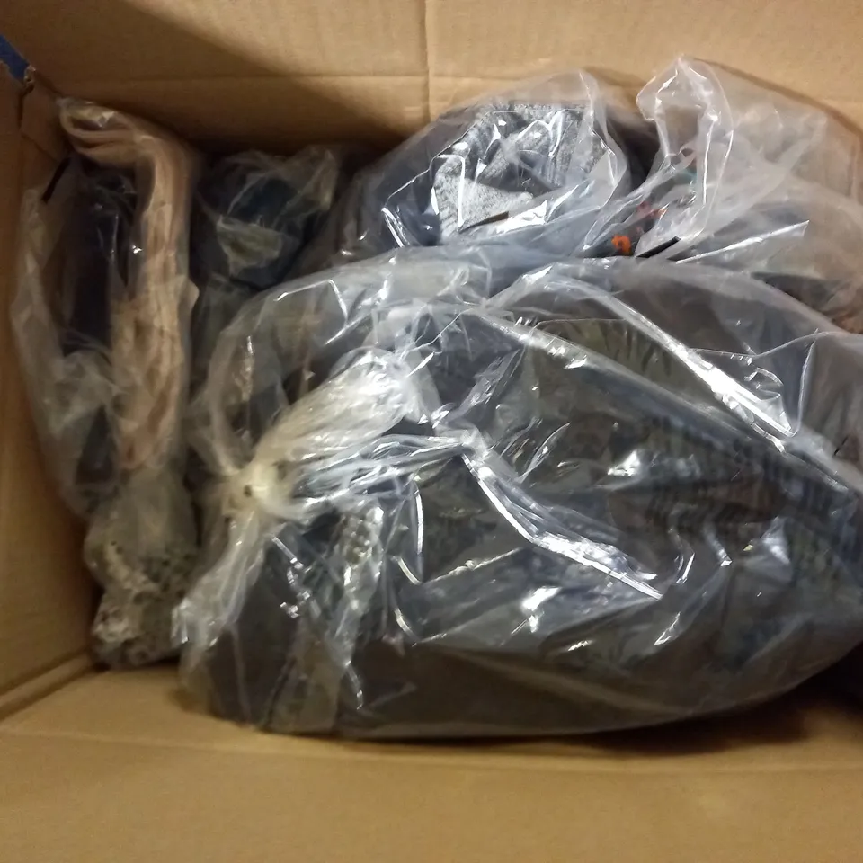 APPROXIMATELY 10 ASSORTED CLOTHING ITEMS TO INCLUDE LEGGINGS, DRESS, CHINCHER, ETC