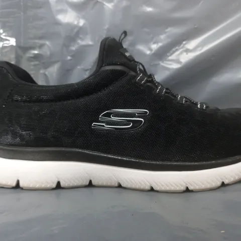 SKECHERS SUMMITS BUNGEE TRAINERS IN BLACK SIZE 6