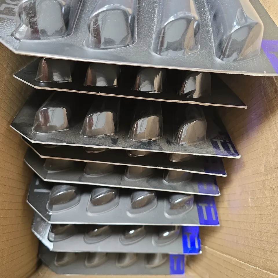 BOX OF CORE KITCHEN ELEMENTAL 4.5" STEAK KNIVES SETS 