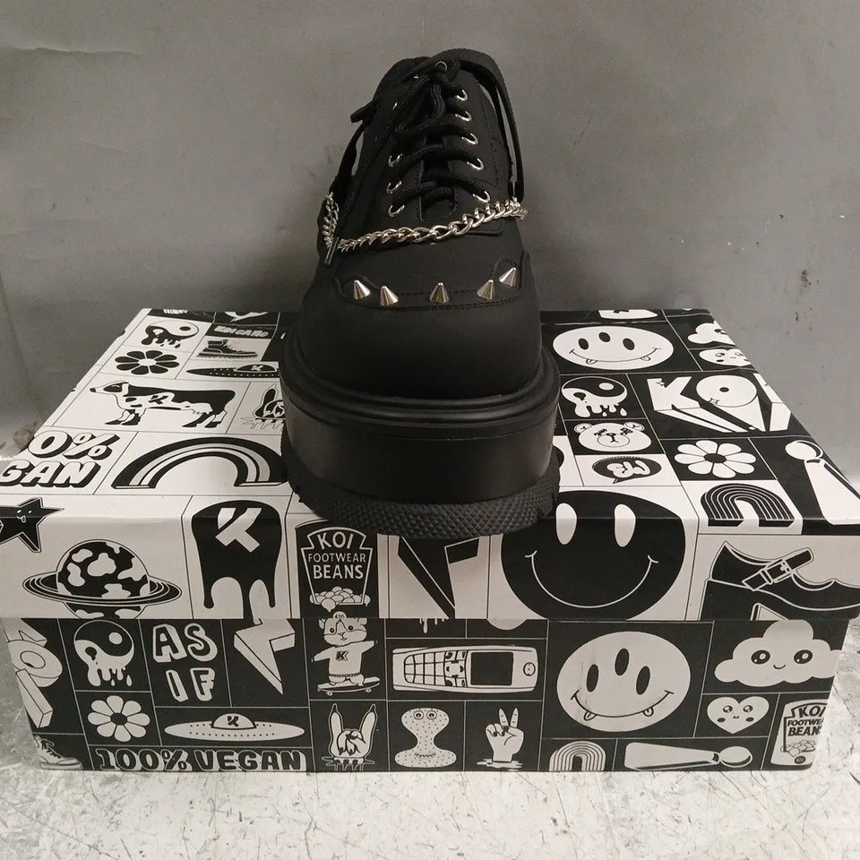 BOXED PAIR OF KOI RETROGRADE REBEL MEN'S BLACK PLATFORM SHOES IN BLACK SIZE UK 9