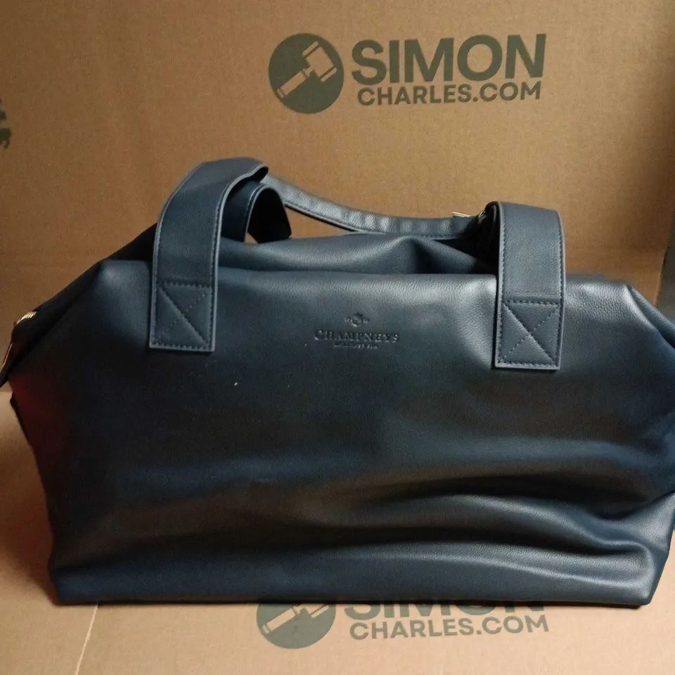 CHAMPNEYS WELLNESS SPA WEEKEND BAG & TOILETRIES GIFT SET