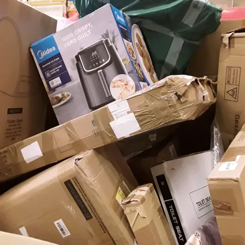 PALLET OF ASSORTED HOUSEHOLD ITEMS TO INCLUDE MIDEA AIR FRYER, TOILET SEATS AND COMPACT CANOPY 