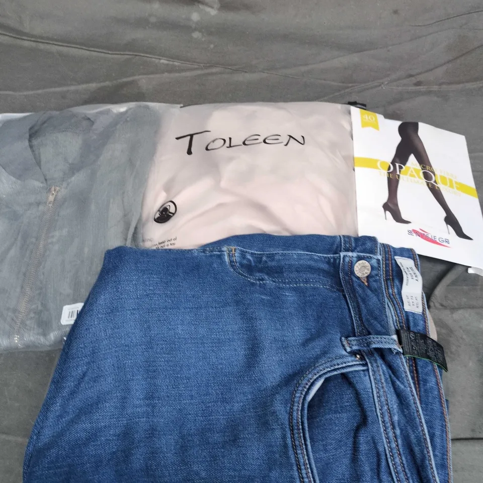 APPROXIMATELY 20 ASSORTED CLOTHING PRODUCTS IN VARIOUS STYLES & SIZES TO INCLUDE JACKETS, T-SHIRTS, DRESSES ETC