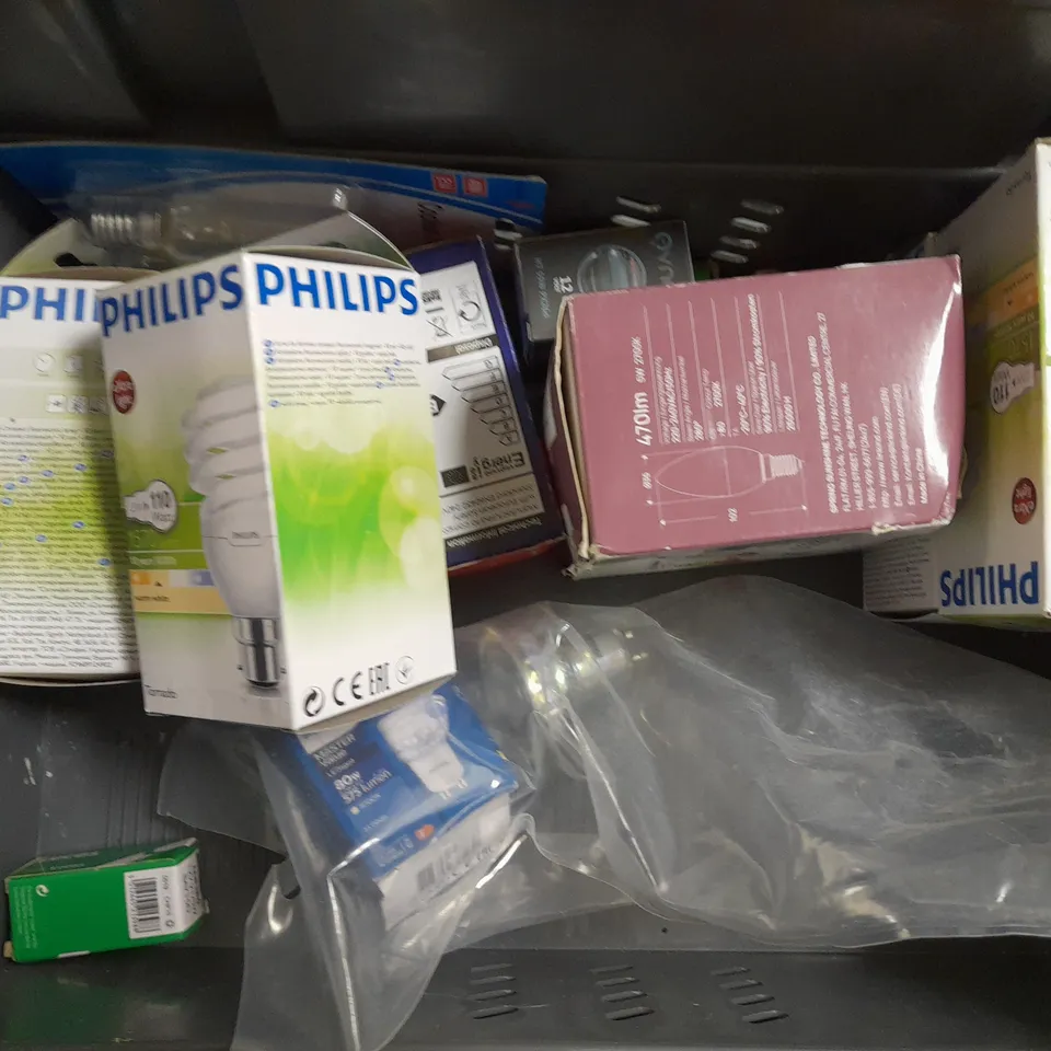 BOX OF APPROX 15 BULBS IN ASSORTED SHAPES AND SIZES	