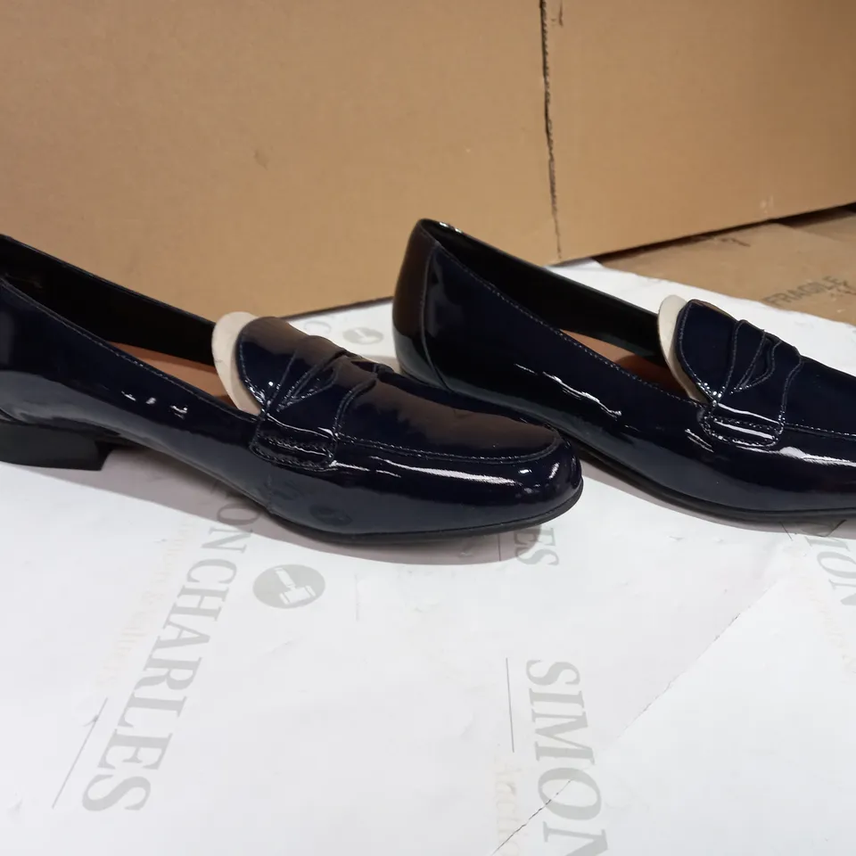 BOXED PAIR OF CLARKS BLUE PRINT LOAFERS