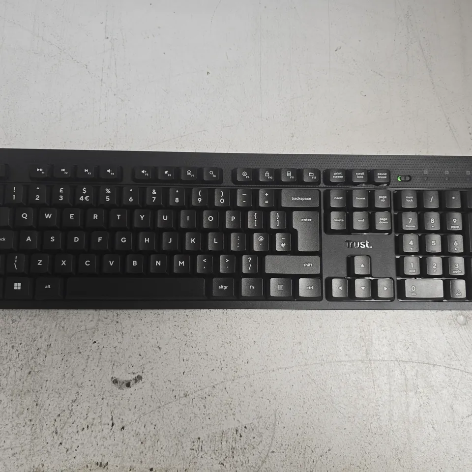 BOXED TRUST WIRELESS KEYBOARD AND MOUSE