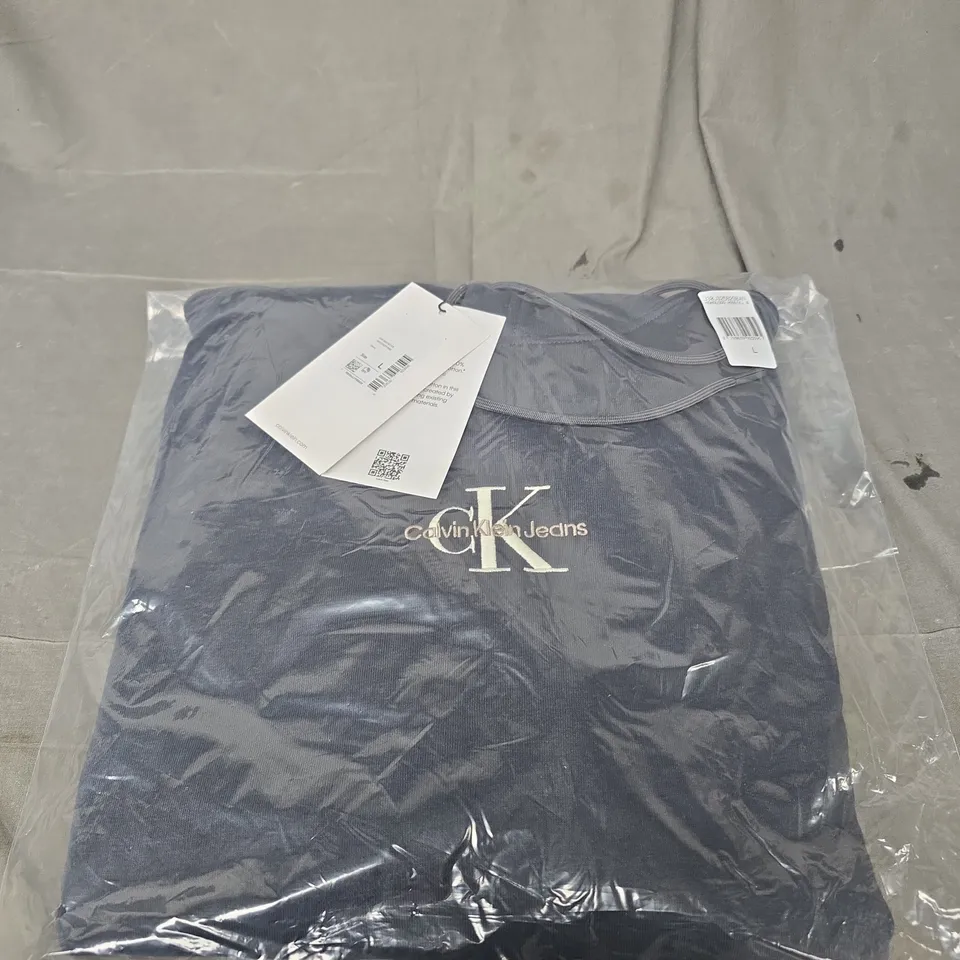 BAGGED CALVIN KLEIN HOODIE - SIZE LARGE