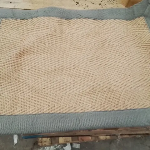 QUALITY DESIGNER AREA RUG - APPROXIMATELY 60X40CM