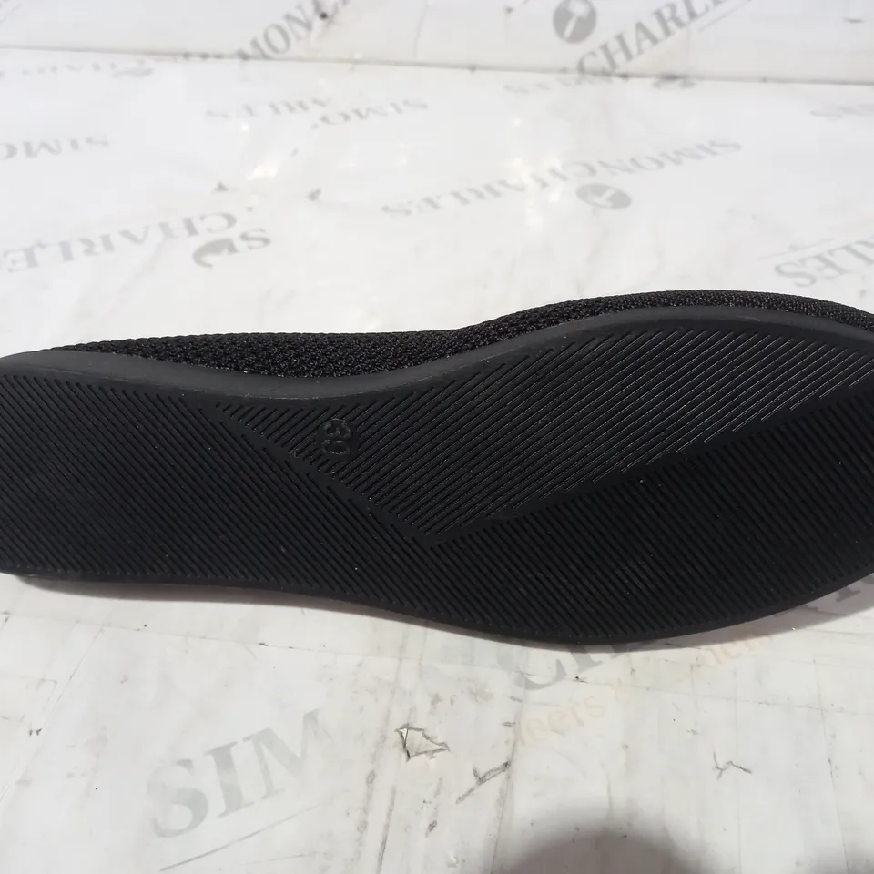 BLACK FLORAL PUMPS SIZE 39