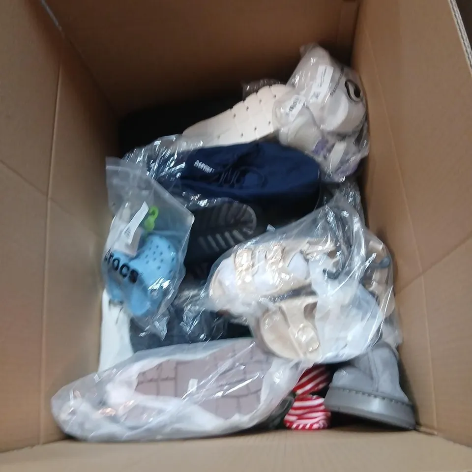 LARGE QUANTITY OF ASSORTED SHOES AND FOOTWEAR