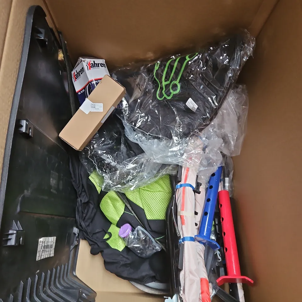 APPROXIMATELY 8 ASSORTED AUTO ITEMS TO INCLUDE CAR MATS, WIPER, ACCELERATOR CABLE, ETC. - COLLECTION ONLY 