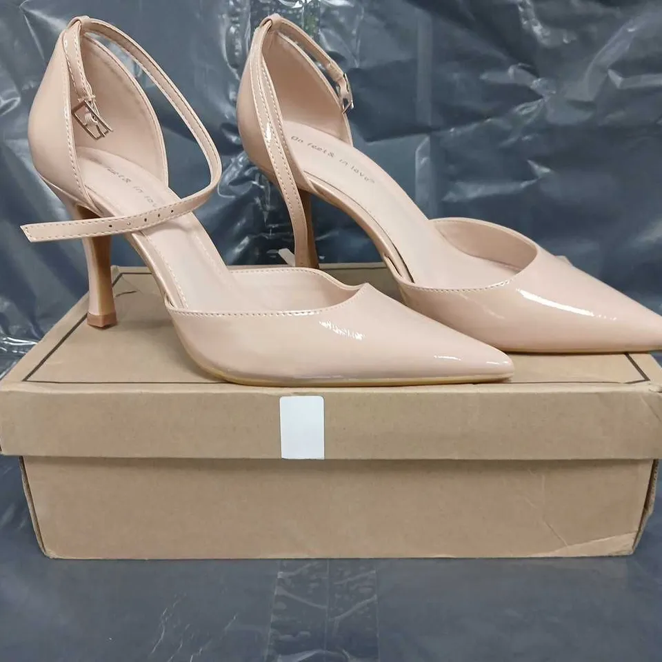 BOXED PAIR OF ON FEET & IN LOVE POINTED TOE STILETTO HEEL SHOES IN BEIGE SIZE EU 39