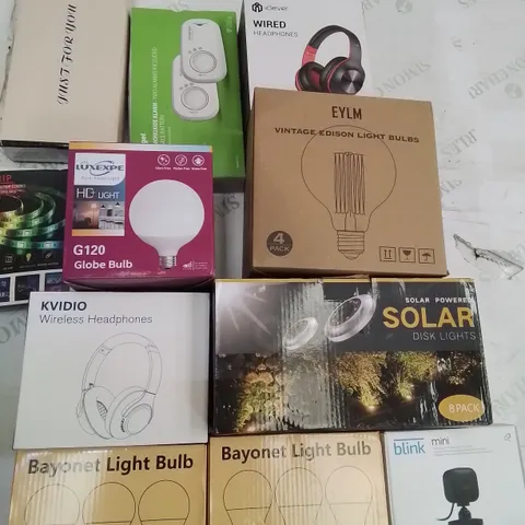 BOX CONTAINING LARGE AMOUNT OF BOXED ELECTRICAL ITEMS TO INCLUDE: LIGHT BULBS, HEADPHONES, SOLAR LIGHTS, WEBCAM ETC.